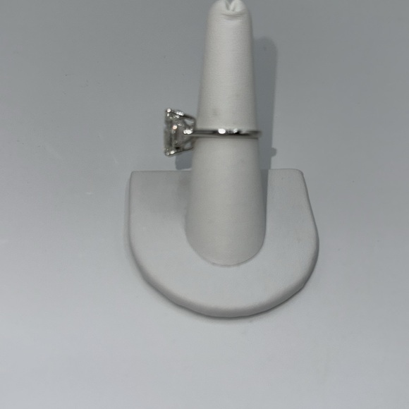 18k 5.5 Cushion Champagne Ring - Picture 9 of 12